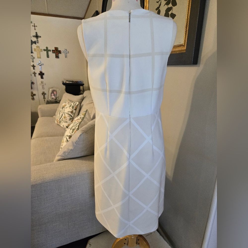 Ellie Tahaie:Elegant White Sleeveless Dress - Picture 2 of 2